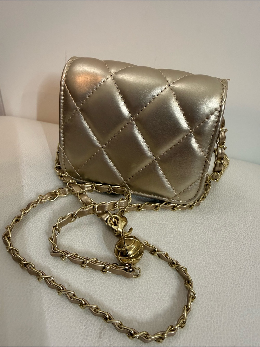 Quilted Metallic Crossbody Coin Purse in Gold - Stylish Women’s Bag
